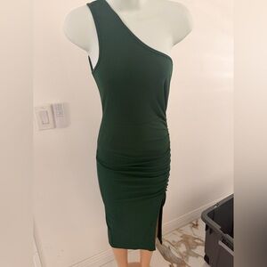 Elegant Green One-Shoulder Dress